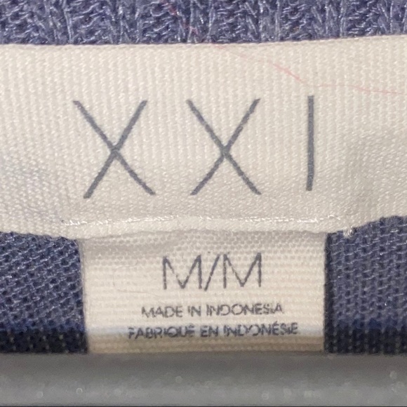 Long Sleeve Crop Top - Picture 3 of 3